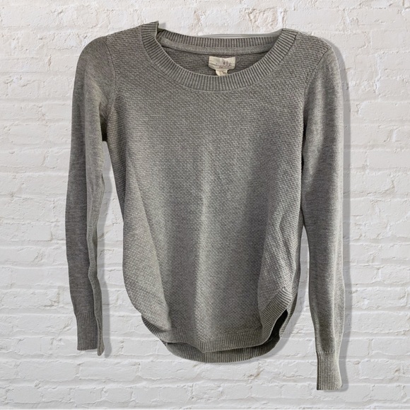 SHRINKING VIOLET • Grey Pullover Sweater - Picture 1 of 8